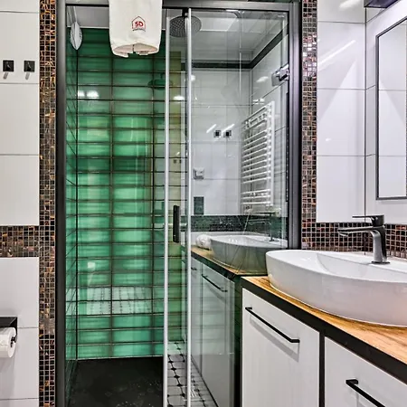 Sky 7 Z Ogolnodostepna Sauna - 5d 公寓 *