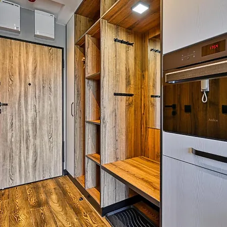 Sky 7 Z Ogolnodostepna Sauna - 5d